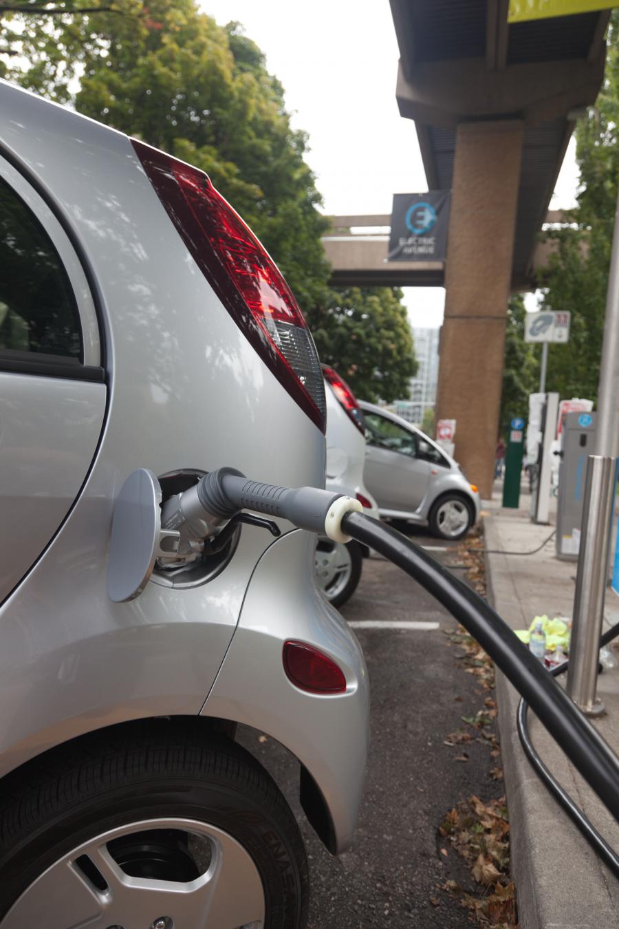  Mitsubishi i-MiEV 2012 года  (US) (фото 130 из 234)